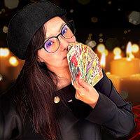 暁(アキラ)先生